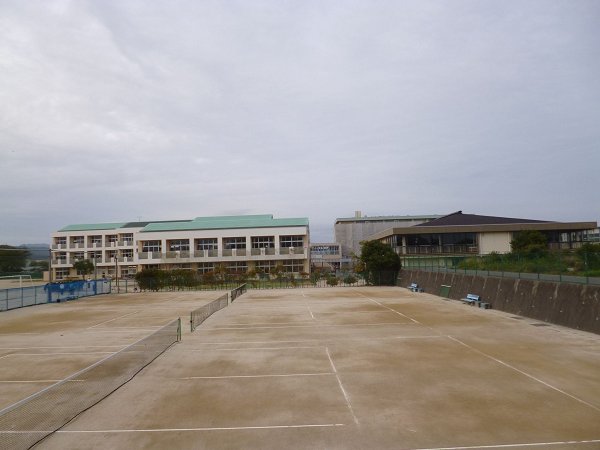 東大沼町２丁目63番の一部 中学校