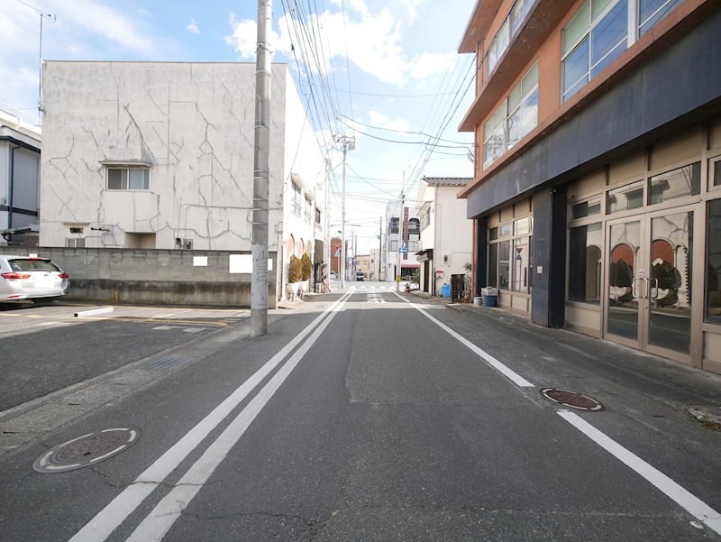 鹿島町１丁目１８３番１号 現地写真（前面道路含む現地写真）