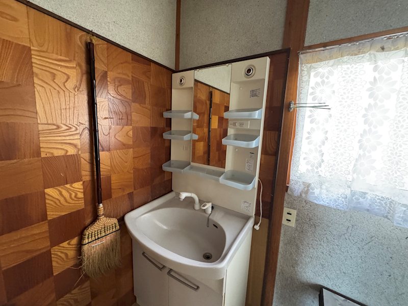 西成沢町２丁目３８７番 内観写真（洗面台・洗面所）