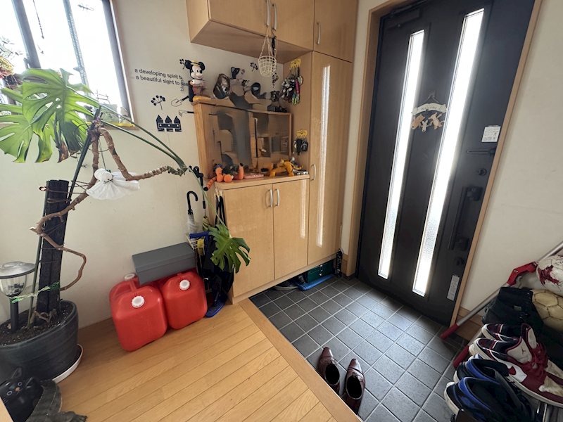 久慈町５丁目１０５１番７ 現地写真（玄関）