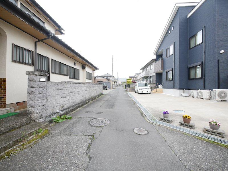 東大沼町１丁目５５１番 現地写真（前面道路含む現地写真）