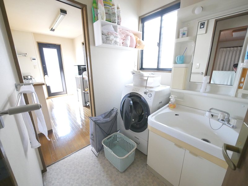 石名坂町１丁目２９４番６３ 内観写真（洗面台・洗面所）