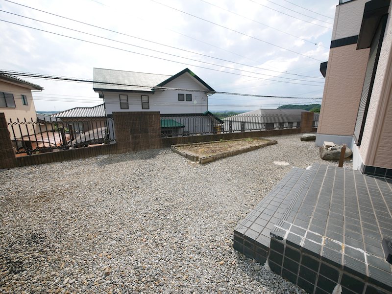 石名坂町１丁目２９４番６３ 現地写真（庭）