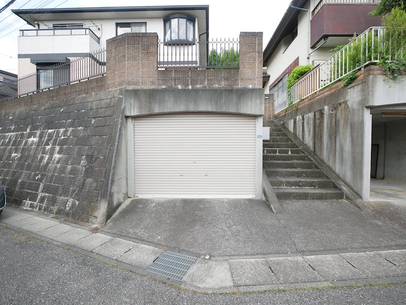 石名坂町１丁目２９４番６３ 現地写真（駐車場）