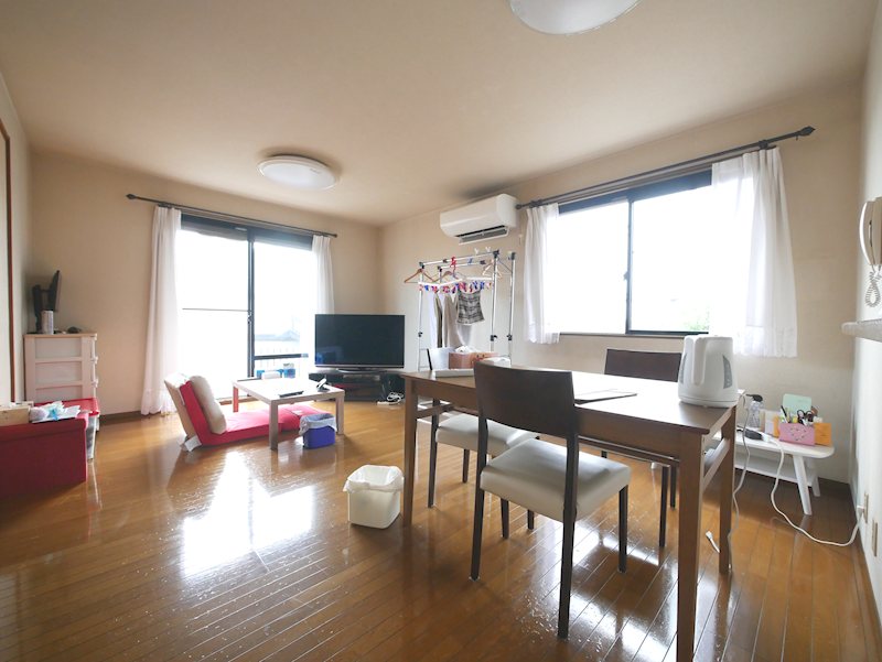 石名坂町１丁目２９４番６３ 内観写真（リビング）