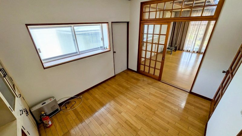 中丸町１丁目343番 内観写真（リビング以外の居室）