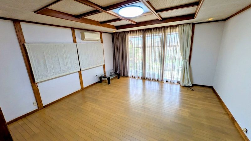 中丸町１丁目343番 内観写真（リビング以外の居室）