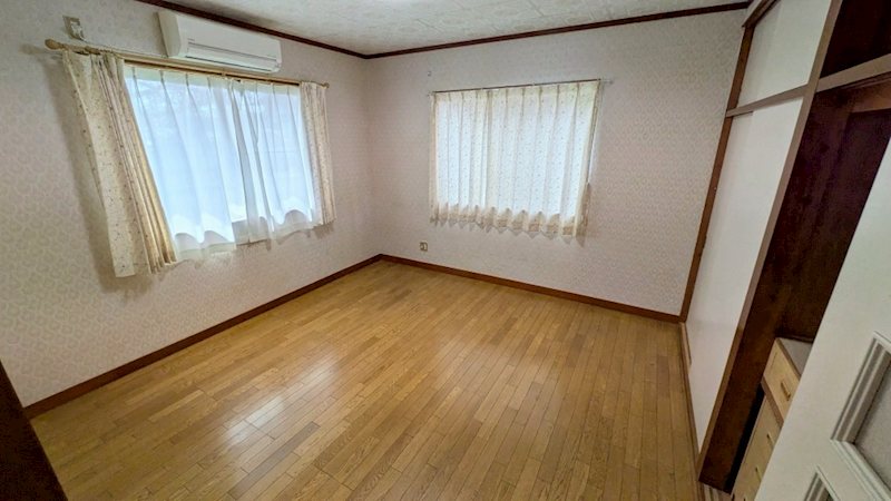 中丸町１丁目343番 内観写真（リビング以外の居室）