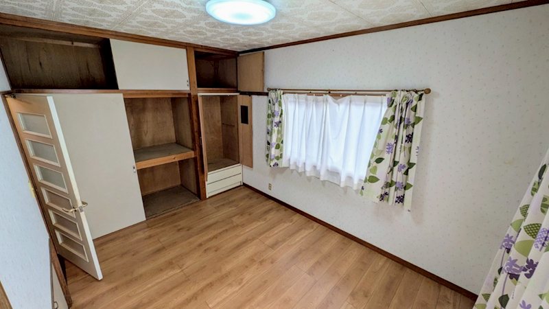 中丸町１丁目343番 内観写真（リビング以外の居室）