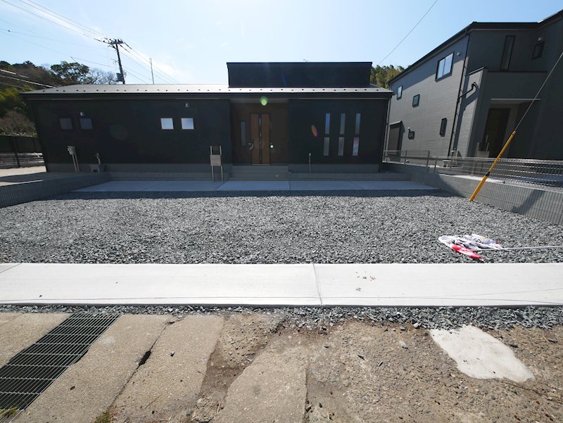滑川本町２丁目　３期　１号棟 現地写真（駐車場）