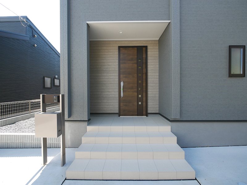 滑川本町２丁目　３期　２号棟 現地写真（玄関）