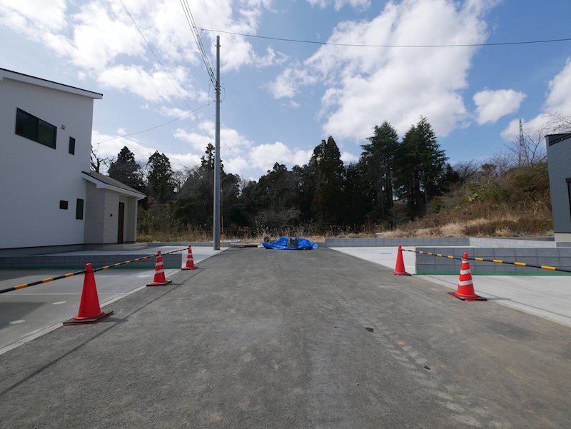 西成沢町2丁目　９号棟 現地写真（前面道路含む現地写真）