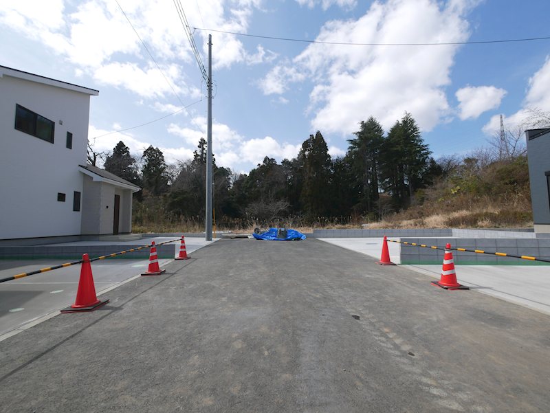 西成沢町2丁目　１０号棟 現地写真（前面道路含む現地写真）