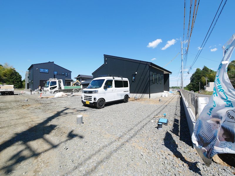 高萩市高萩７期　１号棟 現地写真（駐車場）