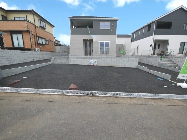 久慈町６丁目第２５　２号棟 現地写真（駐車場）
