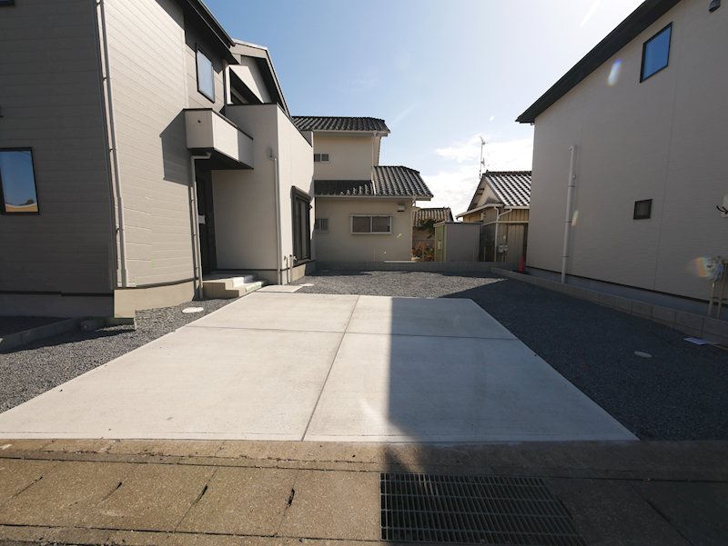 東町３丁目　３期　１号棟 現地写真（駐車場）