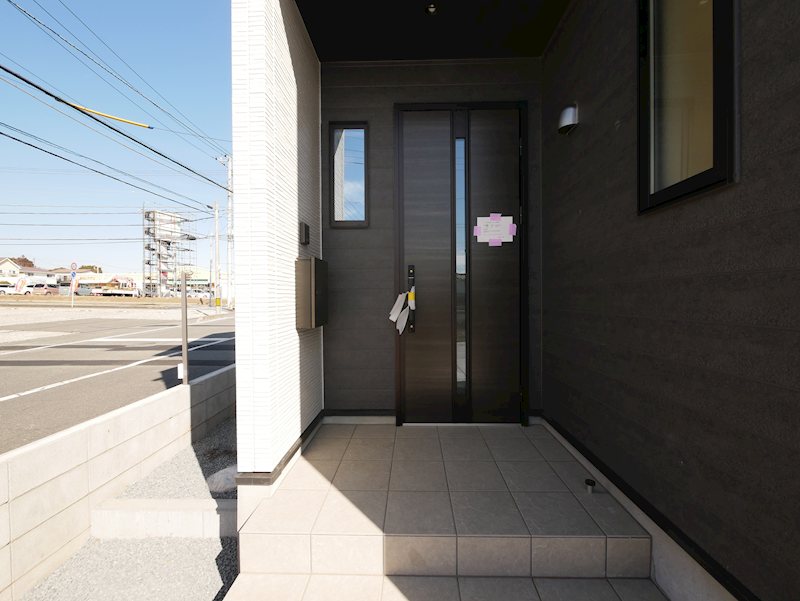 東町３丁目　３期　２号棟 現地写真（玄関）