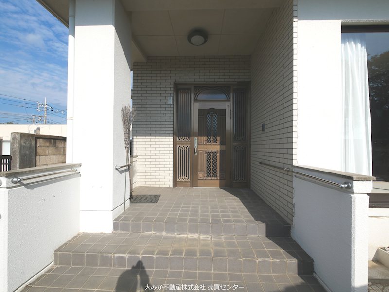 城南町１丁目６１番 現地写真（玄関）