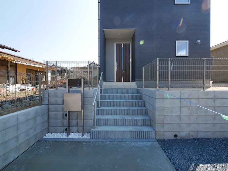 東大沼町１丁目　第１　１号棟 現地写真（玄関）