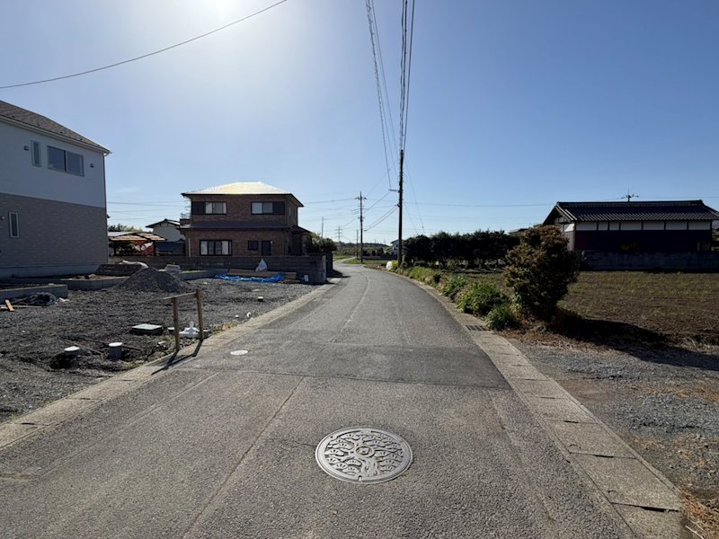 那珂郡東海村大字亀下　2号棟 現地写真（前面道路含む現地写真）