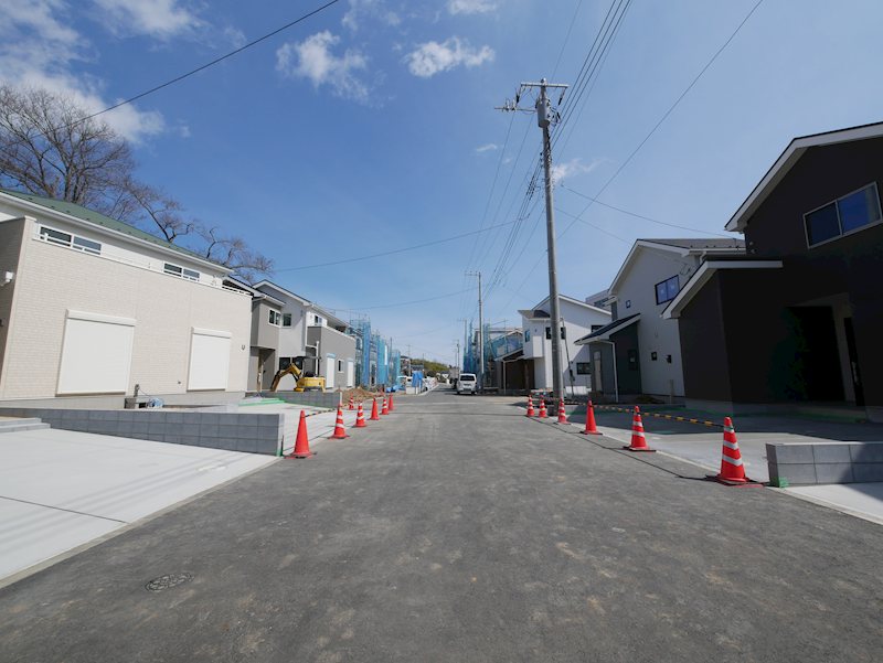 西成沢町２丁目　１１号棟 現地写真（前面道路含む現地写真）