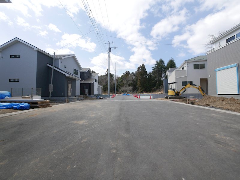 西成沢町２丁目　１２号棟 現地写真（前面道路含む現地写真）