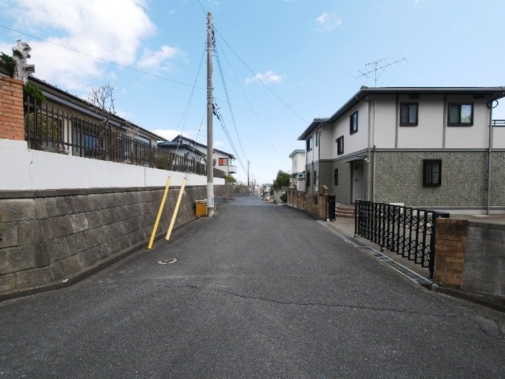 西成沢町１丁目８０番 現地写真（前面道路含む現地写真）