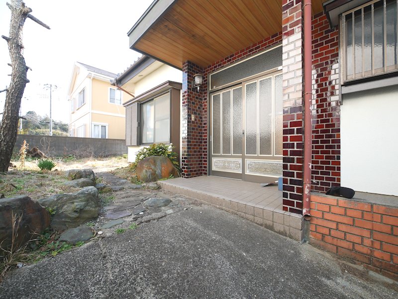 川尻町３丁目2033番163 現地写真（玄関）