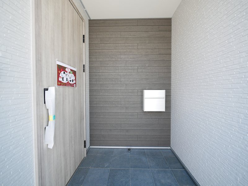 東金沢町１丁目　３号棟 現地写真（玄関）