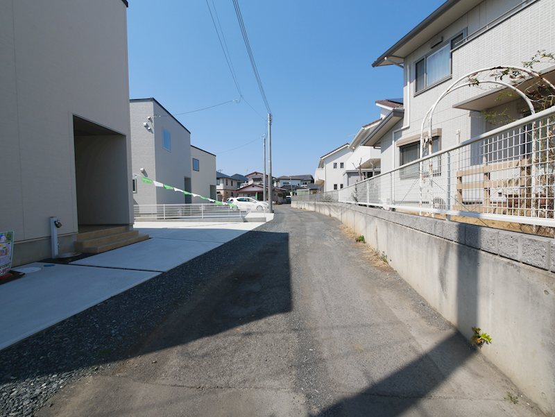 東金沢町１丁目　３号棟 現地写真（前面道路含む現地写真）