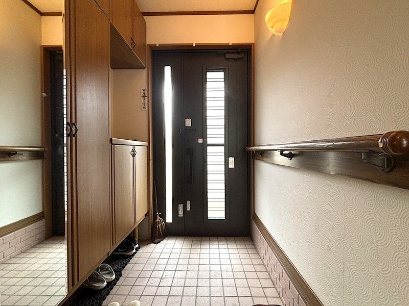 大沼町４丁目２１６番 現地写真（玄関）