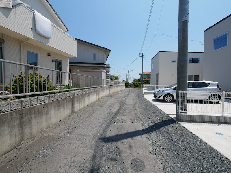 東金沢町１丁目　１号棟 現地写真（前面道路含む現地写真）