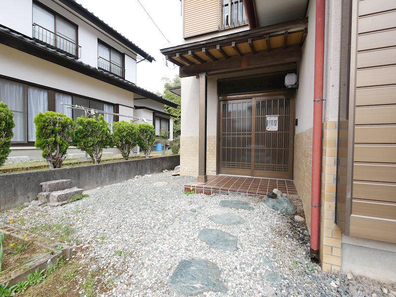 高萩市島名２０７１番２１ 現地写真（玄関）
