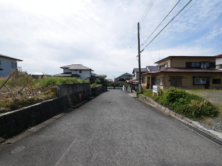 西成沢町４丁目６８７番 現地写真（前面道路含む現地写真）