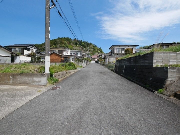 西成沢町４丁目６８７番 現地写真（前面道路含む現地写真）