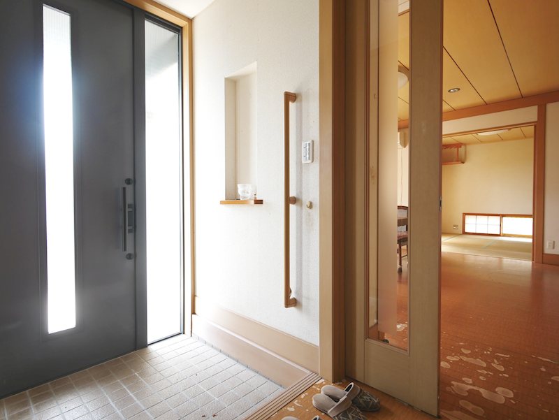 東滑川町２丁目６３１番４ 現地写真（玄関）