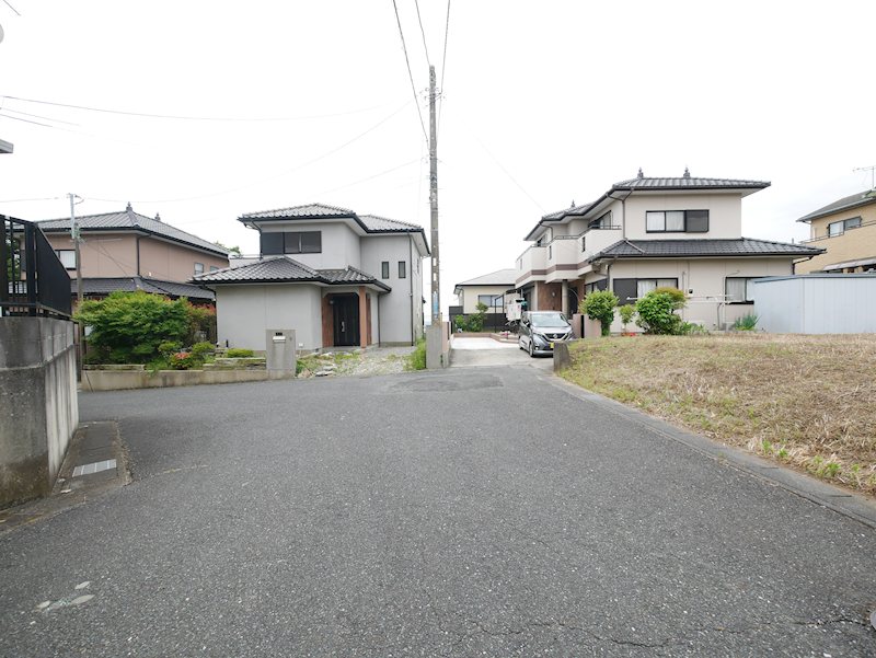 石名坂町１丁目７７９番１１０ 現地写真（前面道路含む現地写真）