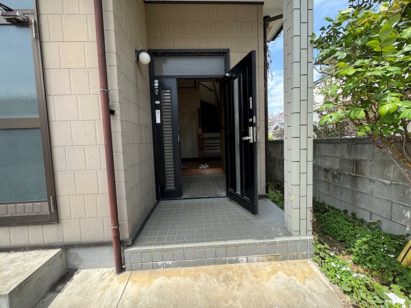 東大沼町１丁目７７番他 現地写真（玄関）