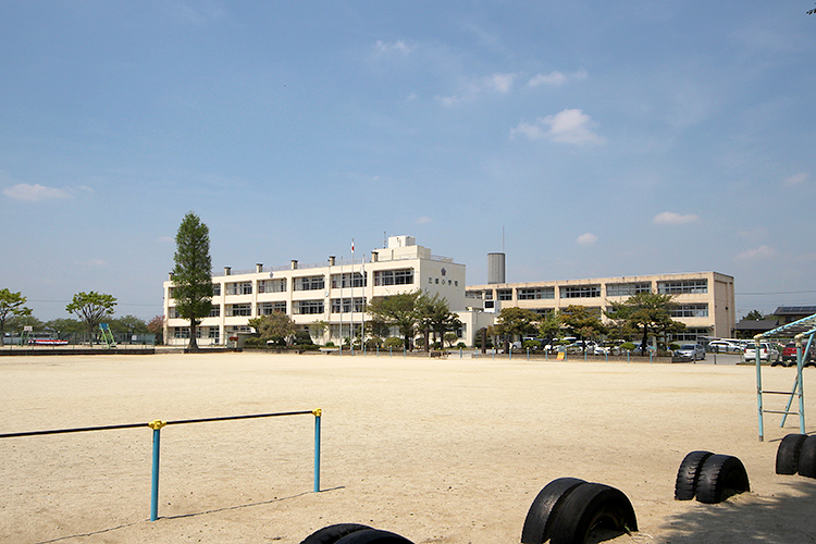 伊勢崎市安堀町　中古工場 小学校