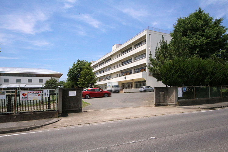 太田市大島町　中古住宅  中学校