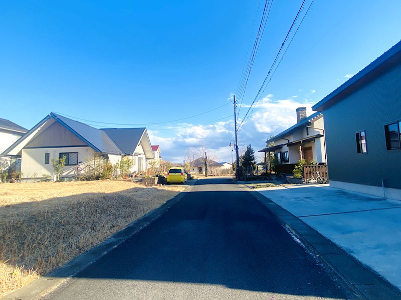 安中市秋間みのりが丘　土地 現地写真（前面道路含む現地写真）