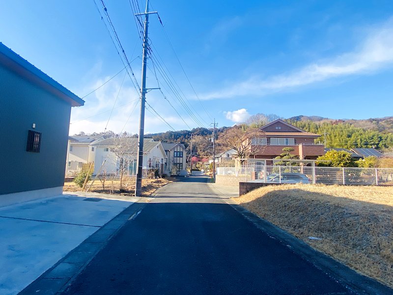 安中市秋間みのりが丘　土地 現地写真（前面道路含む現地写真）