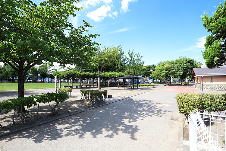 高崎市飯塚町　土地  公園