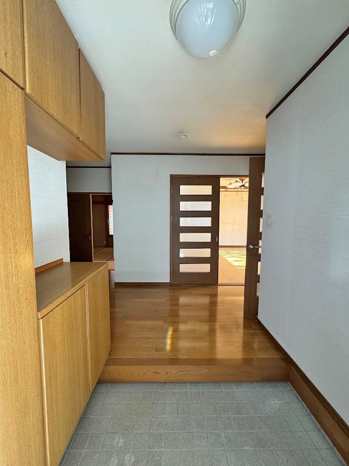 高崎市倉賀野町　中古住宅  現地写真（玄関）