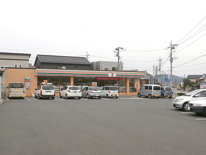 高崎市倉賀野町　中古住宅  コンビニ
