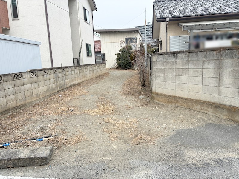 高崎市倉賀野町　土地（古家付） 現地写真（前面道路含む現地写真）