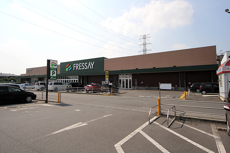 太田市由良町　中古住宅 スーパー
