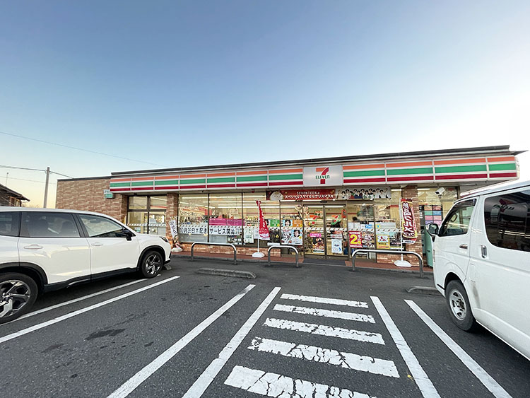 太田市由良町　中古住宅 コンビニ