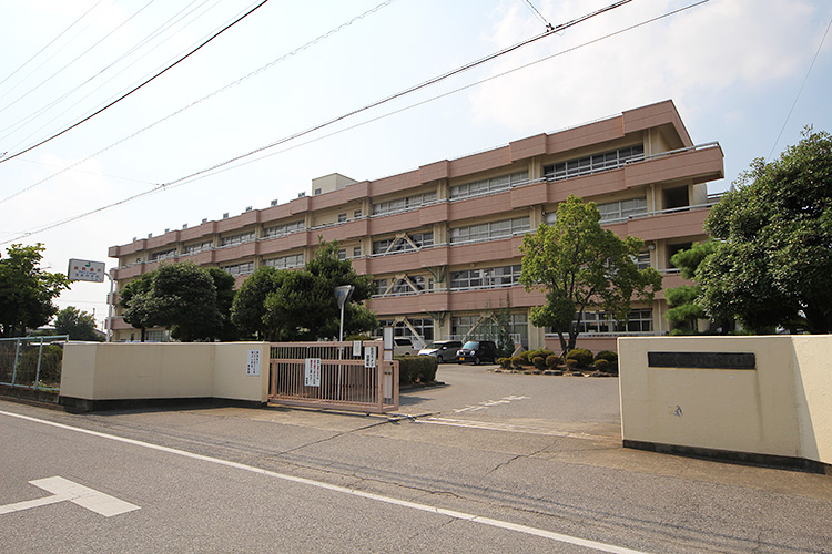 太田市由良町　中古住宅 中学校