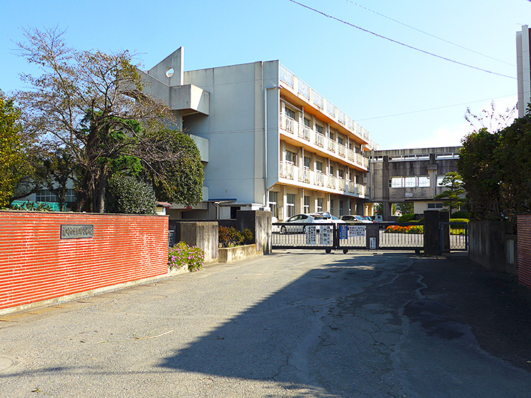 高崎市乗附町　中古住宅 小学校